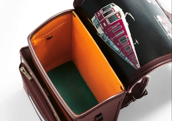 阪急電車の座席シートをイメージしたグリーンの底板