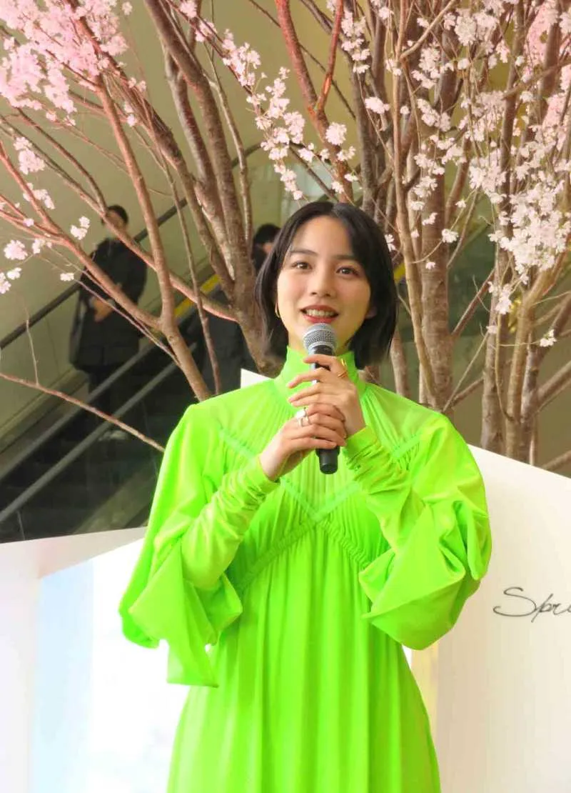 阪急西宮ガーデンズ リニューアル記者発表会でトークするのんさん