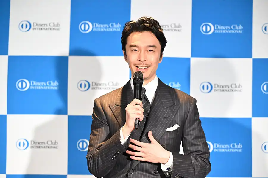 大阪梅田にダイナースクラブ会員専用プレミアムラウンジがオープン。俳優・長谷川博己さんが開業セレモニーに登場