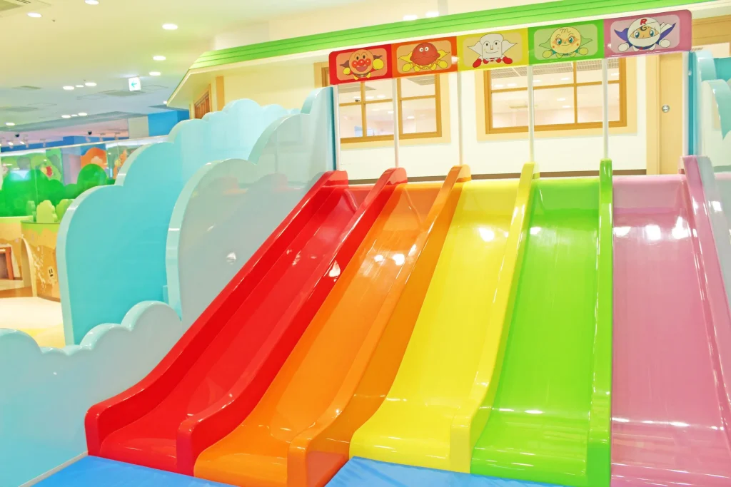 【要クレジット＆提供元記載】神戸アンパンマンミュージアム＆モール　虹のすべりだい