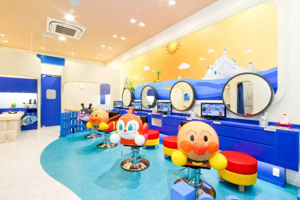 【要クレジット＆提供元記載】神戸アンパンマンミュージアム＆モール　アンパンマンヘアサロン