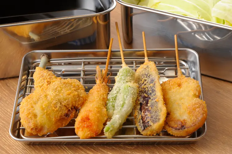 串かつ松葉ルクア大阪店の揚げたて串カツ