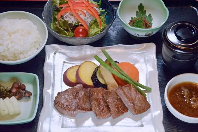 モリタ屋 ルクアイーレ店　お昼の特選料理「和牛ひとくちステーキ御膳」