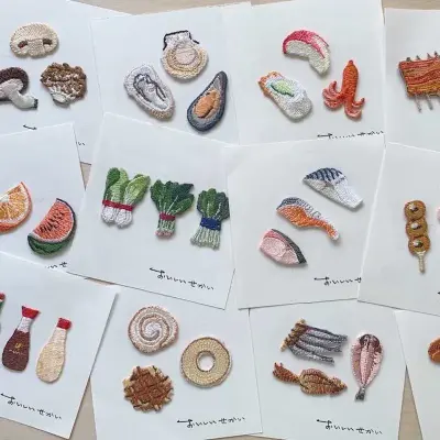 スススシ展に出展する「おいしいせかい」の刺繍ワッペン