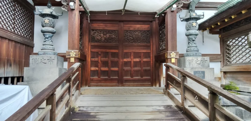 大阪天満宮 東登竜門