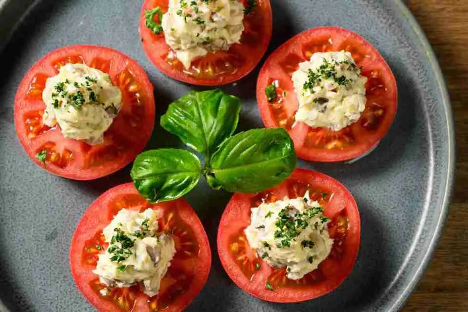 MUGEN Brewingで提供される「いぶりがっこのカプレーゼ風 柚子胡椒の香り」