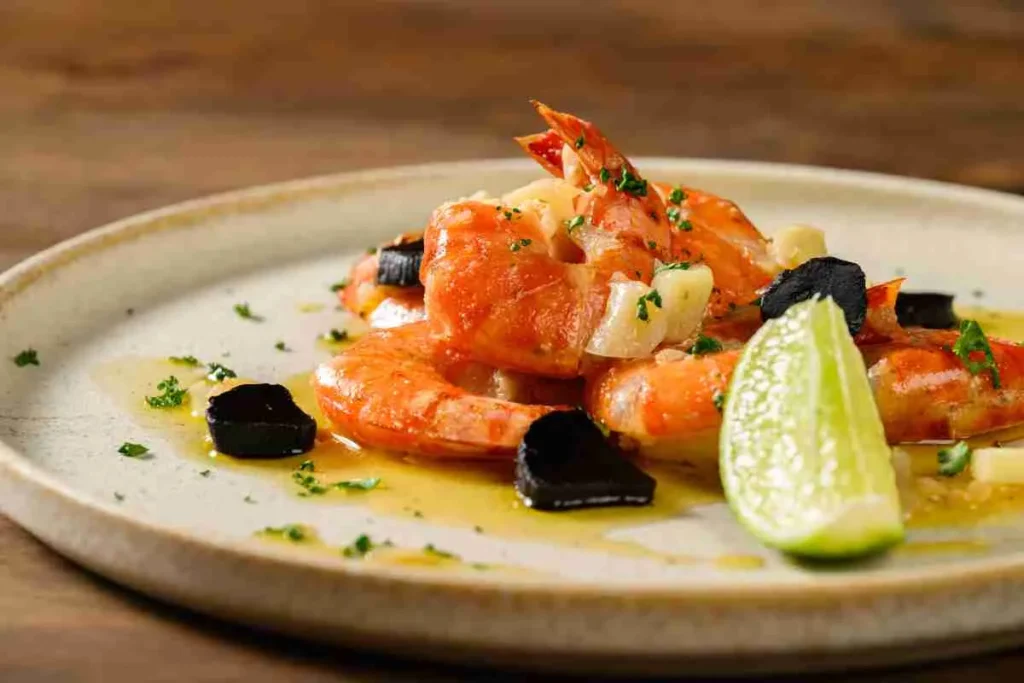 MUGEN Brewingで提供される「黒にんにくのガーリックシュリンプ」