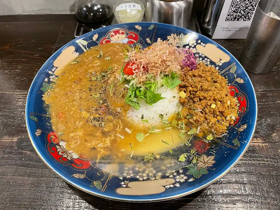 ドラマチックカリーゴールデン中崎のあいがけカレー