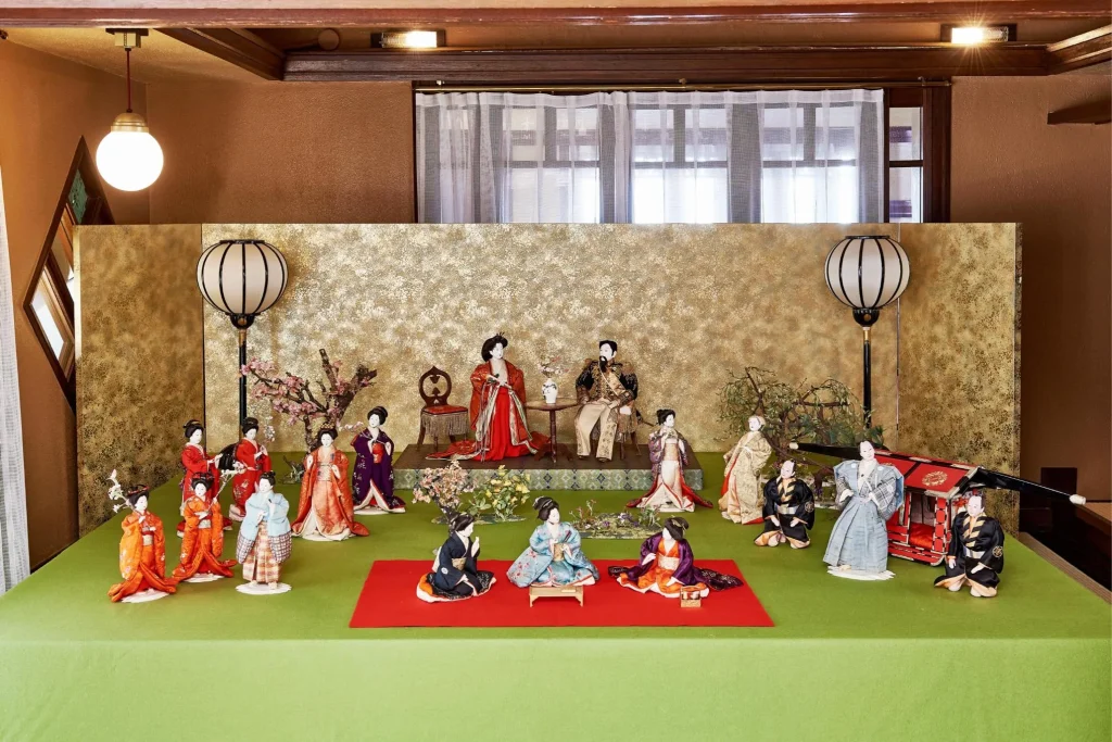 【要キャプション】ヨドコウ迎賓館 花観人形