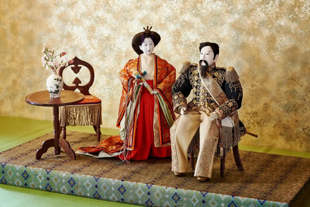 【要キャプション】ヨドコウ迎賓館 花観人形(明治天皇・皇后)