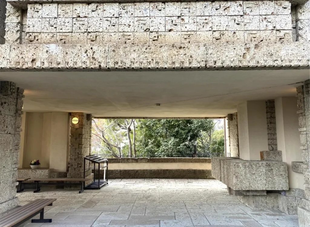 ヨドコウ迎賓館 車寄せ