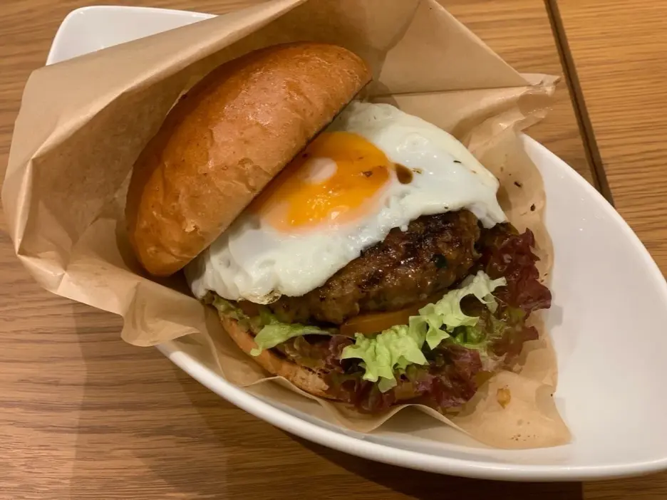 ガァウタイオリジナルのガパオバーガー