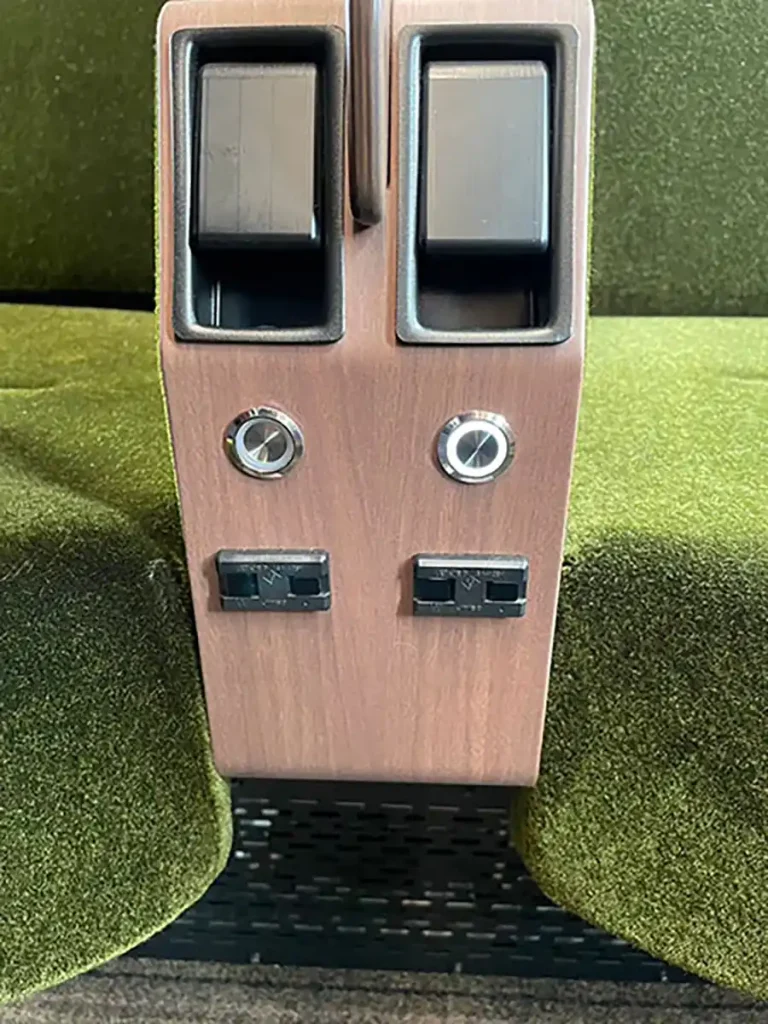 プライベースの座席コンセント