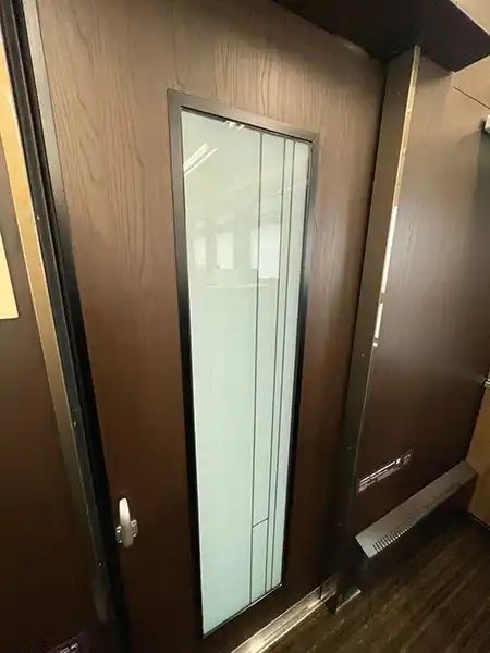 プライベースの扉