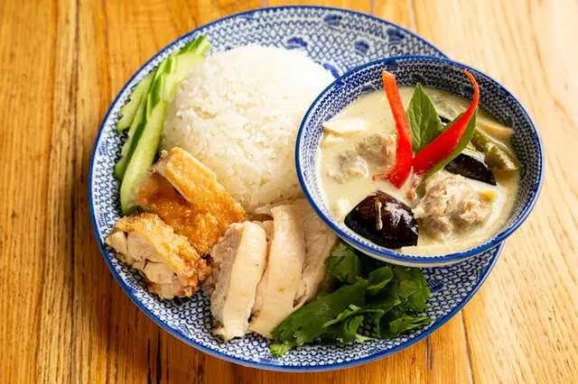 マンゴーツリーキッチンカオマンガイのハーフ&ハーフセット