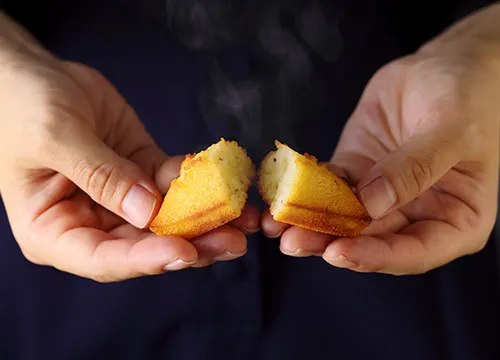 洋菓子フェスタinKobeで販売される「アンリ・シャルパンティエ」の焼きたてフィナンシェ