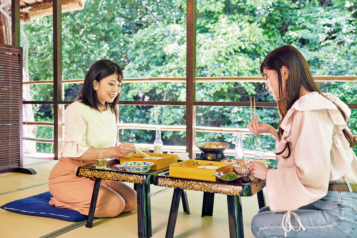 初夏の風物詩「箕面川床」箕面公園内にオープン。清涼な景色を眺めながら、絶品の川床料理を味わおう
