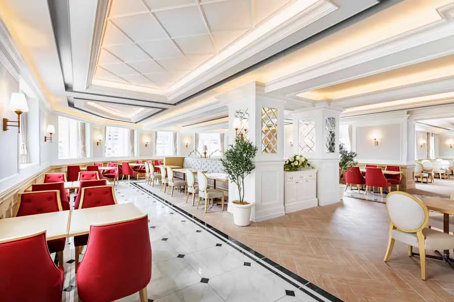 宝塚ホテル アンサンブルの内観