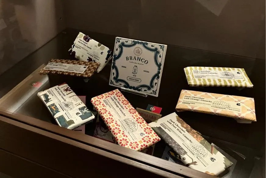 フェリシモチョコレートミュージアム　収蔵庫（棚内部②）