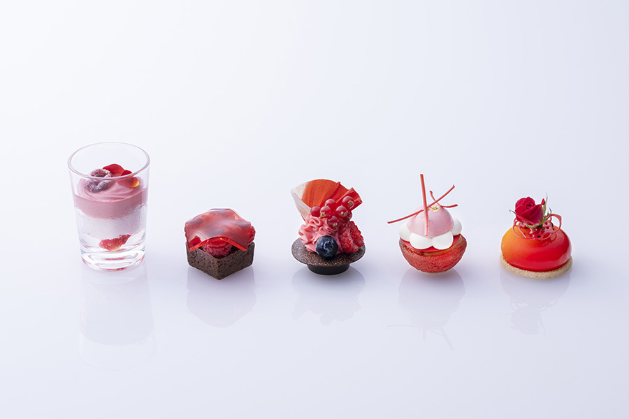コンラッド大阪のローズ&ラズベリーアフタヌーンティーのスイーツたち