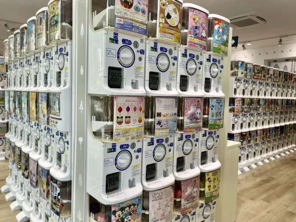 ガチャガチャの森 梅田茶屋町店