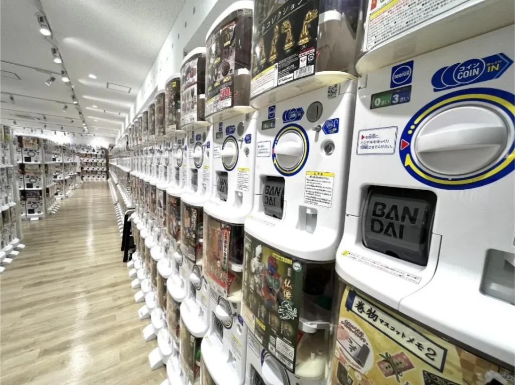 ガチャガチャの森 梅田茶屋町店