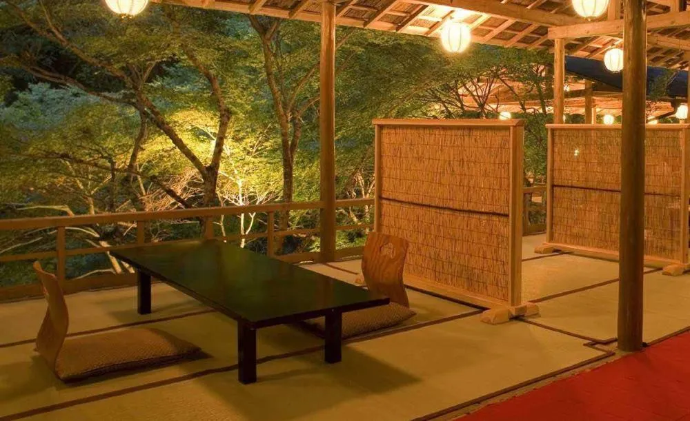 高雄錦水亭の夜の床ディナー