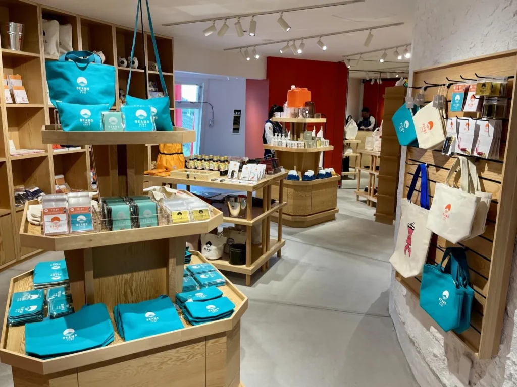 神戸ポートタワー 「低層2階」には、セレクトショップの「ビームスジャパン神戸」