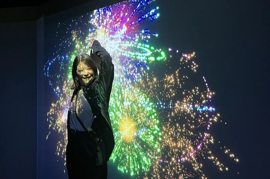 神戸ポートタワー 「展望4階」にオープンした光のミュージアム「Brilliance Museum(ブリリアンスミュージアム)」