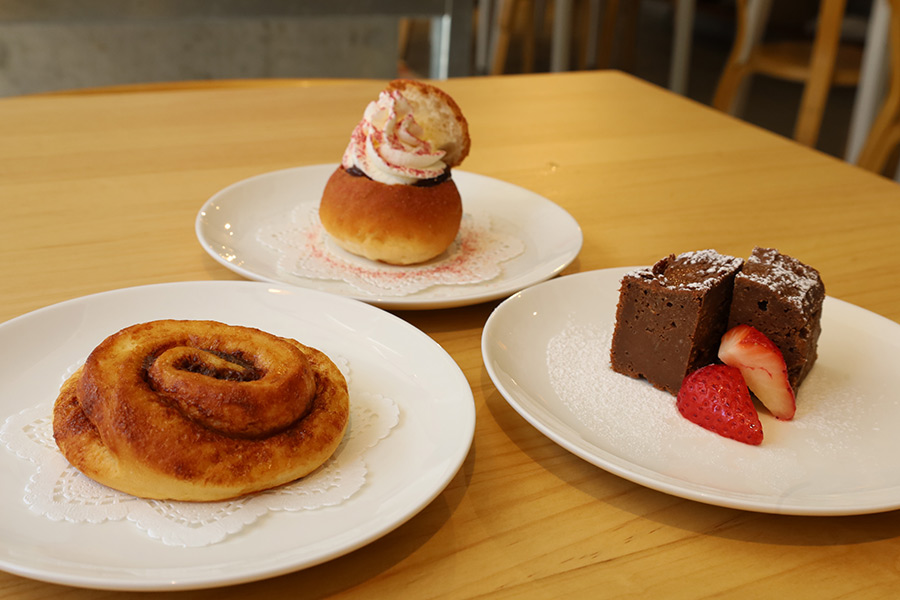 「RUJA+285BLUE  (ルヤ プラス 285 ブルー)」のスイーツ