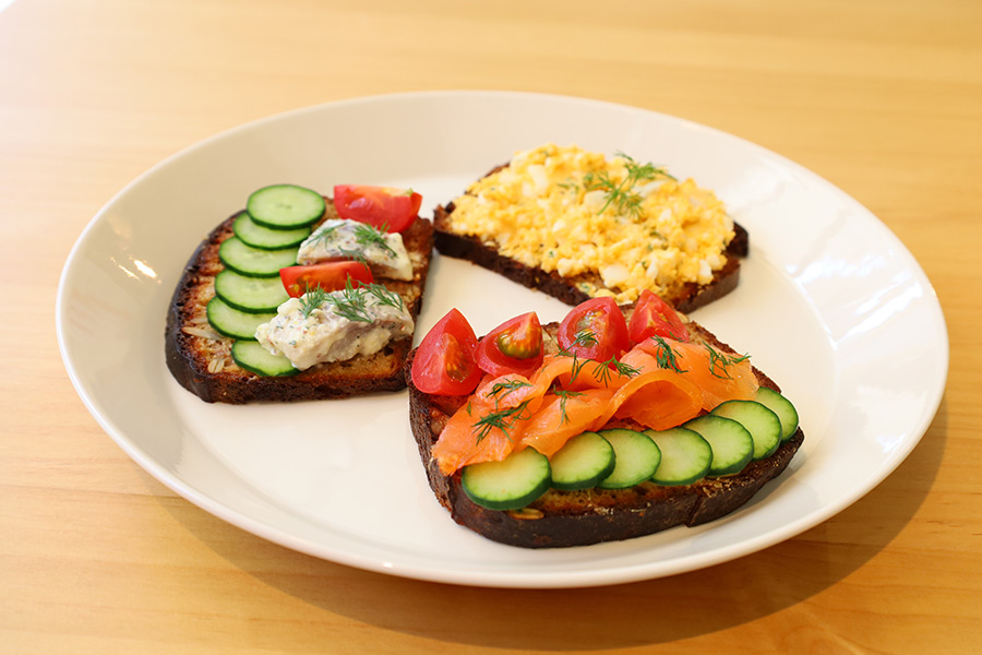 「RUJA+285BLUE  (ルヤ プラス 285 ブルー)」のフード