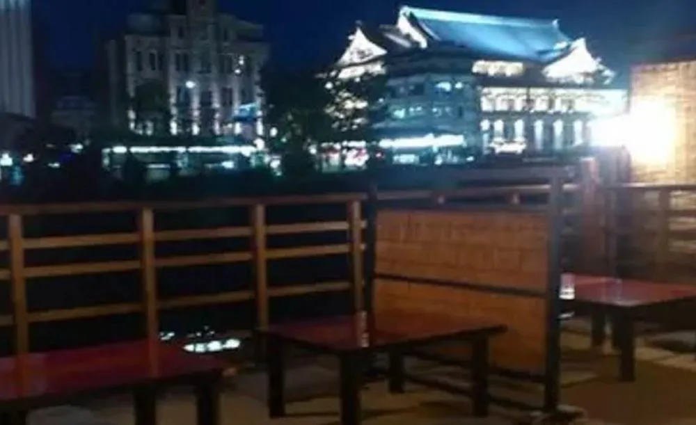 先斗町のん亭川床の様子