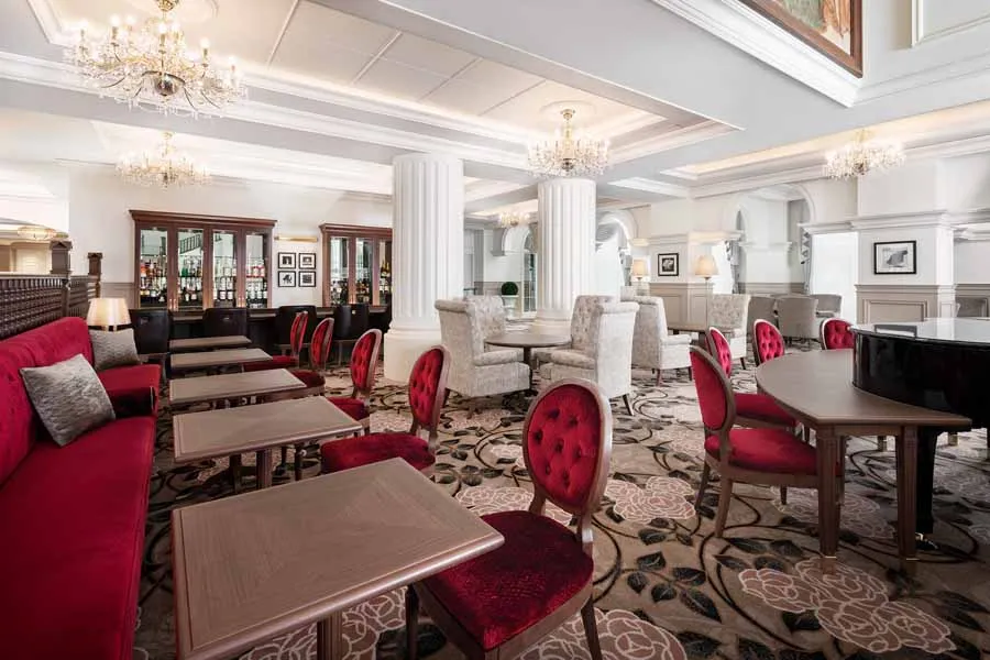 宝塚ホテル ルネサンスの内観