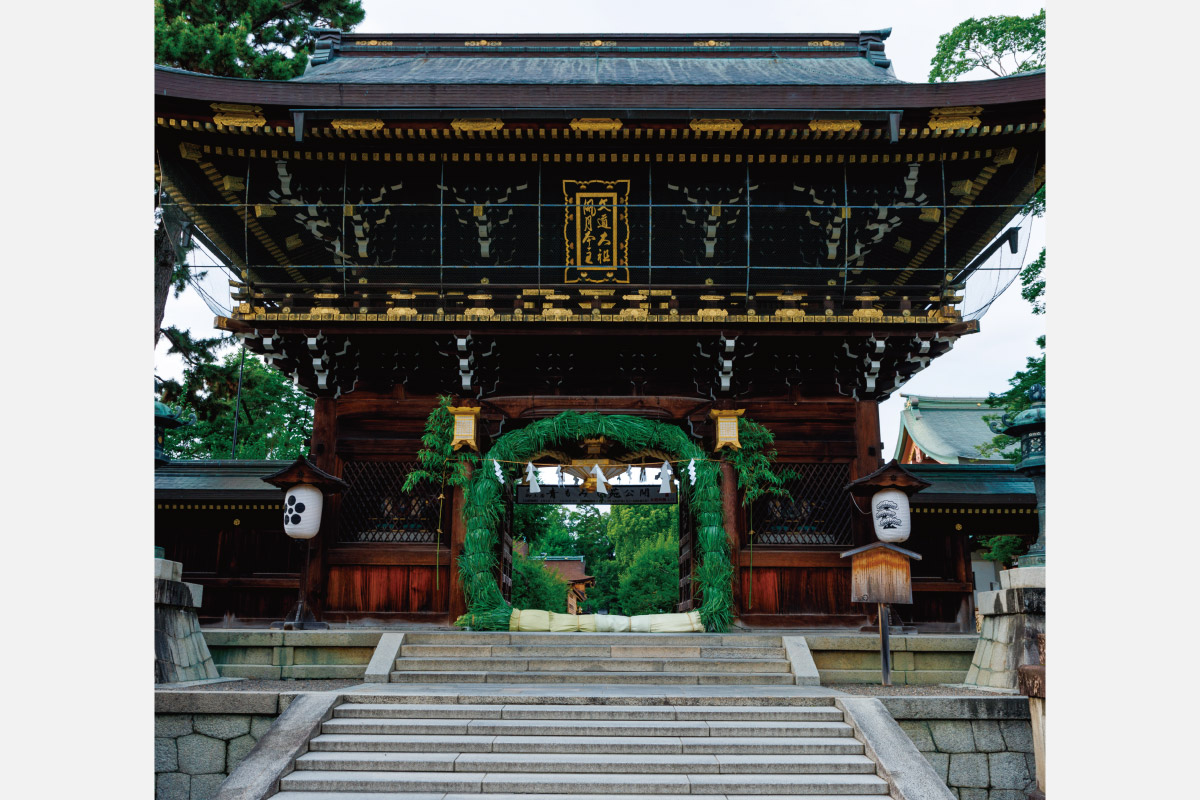 菅公のご生誕を祝い、大茅の輪をくぐる。京都・北野天満宮「御誕辰祭・大茅の輪くぐり」6月25日（水）開催