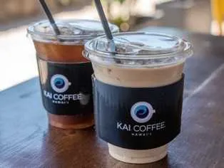 「カイコーヒー」のアイスコーヒーとカフェラテ