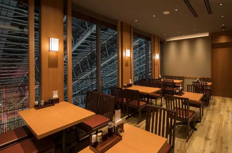 「とんかつ まい泉 大阪ルクアイーレ店」の店内