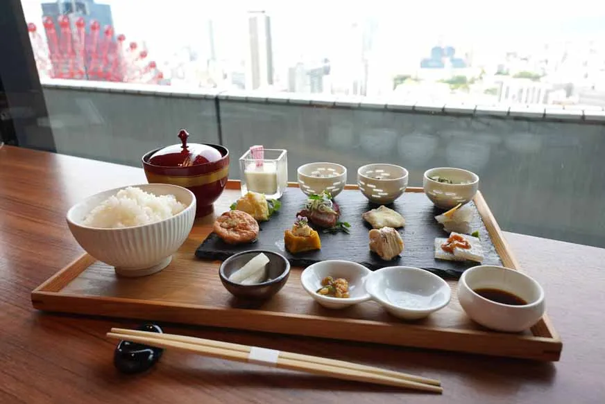 梅田ちょうつがひの1汁12菜ランチ