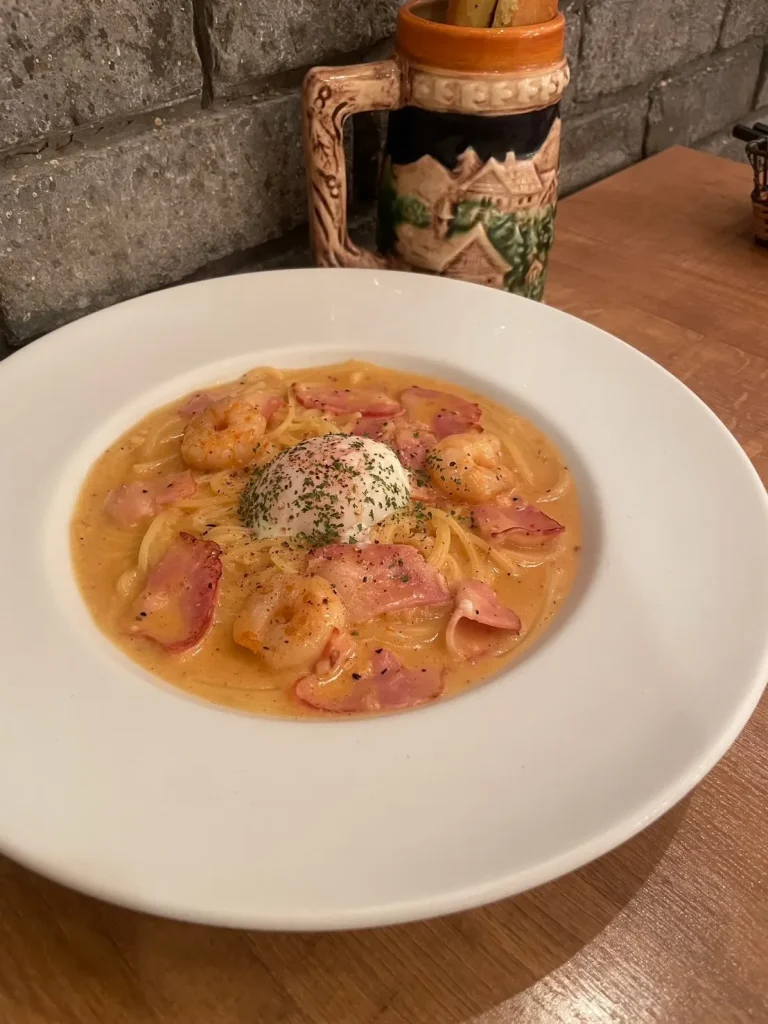 海老のスパイシーカルボナーラ~温泉玉子添え~