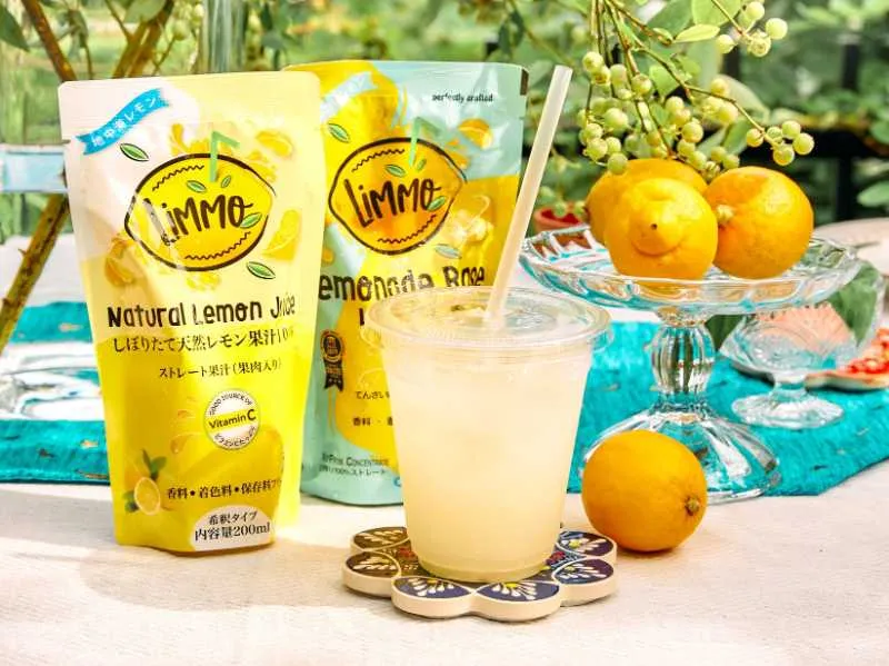 「LiMMO(リモ)」(左から)しぼりたて天然レモン果汁(ストレート果汁、200ml) 801円、レモネードベース(希釈タイプ、300ml)1,001円、レモネード(1杯) 601円