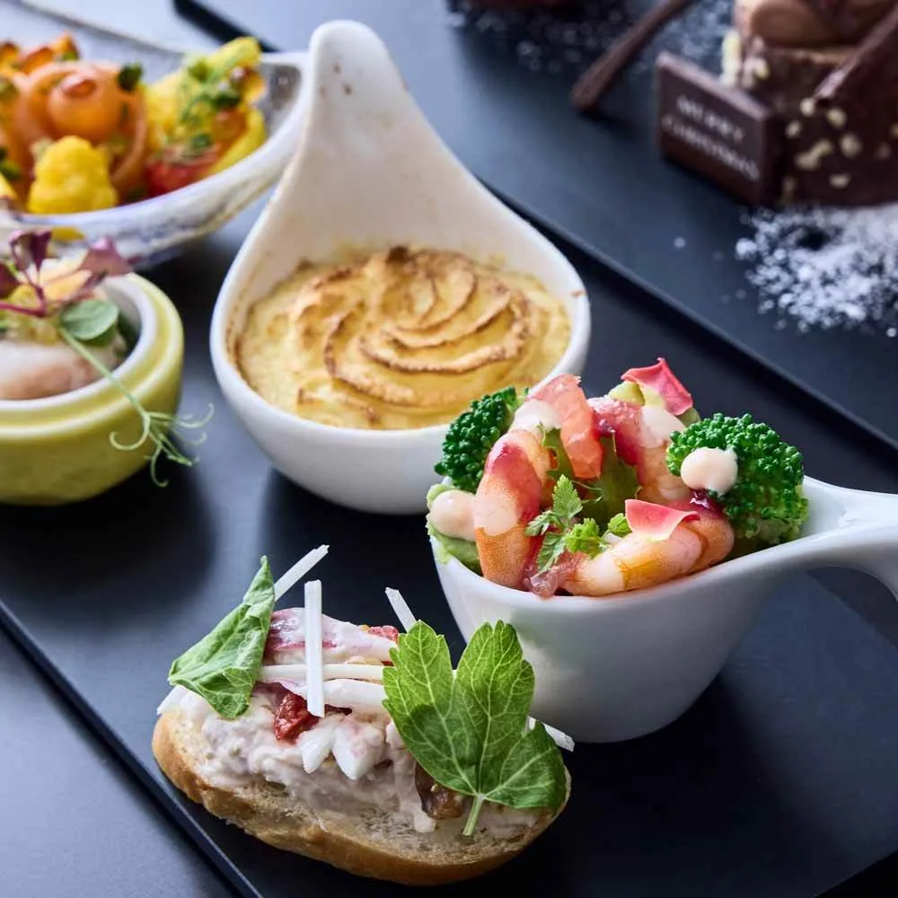 クリスマスアフタヌーンティー2024メインバー フォースル/ホテル アゴーラ リージェンシー 大阪堺