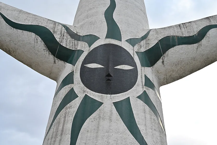 太陽の塔の背中にある黒い太陽