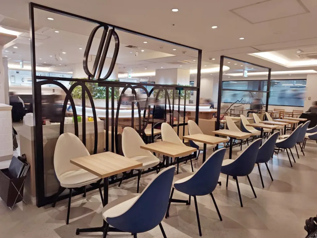 ドトールコーヒーショップ阪神大阪梅田駅店の内観