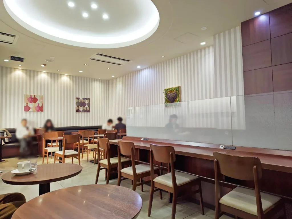 ドトールコーヒーショップ梅田芝田店の内観