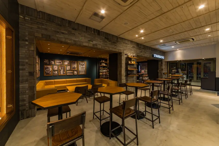 スターバックス コーヒー エキマルシェ大阪店の内観