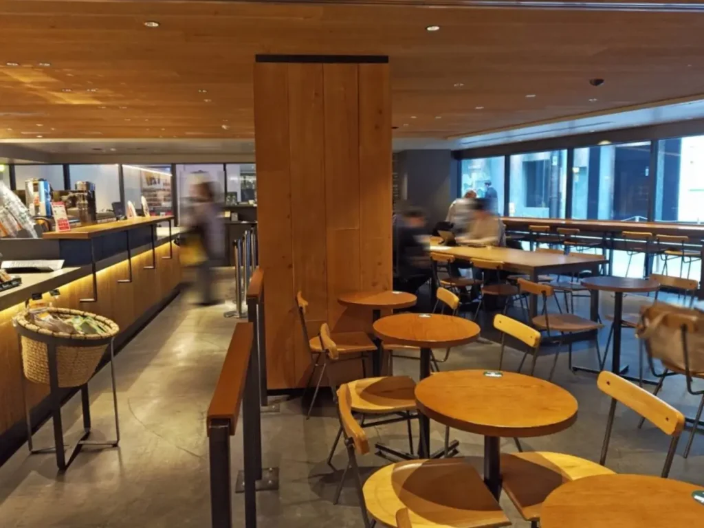 スターバックス　エスト店の内観
