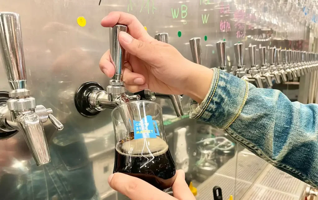 CRAFT BEER MARKET 梅田でクラフトビールを注ぐ