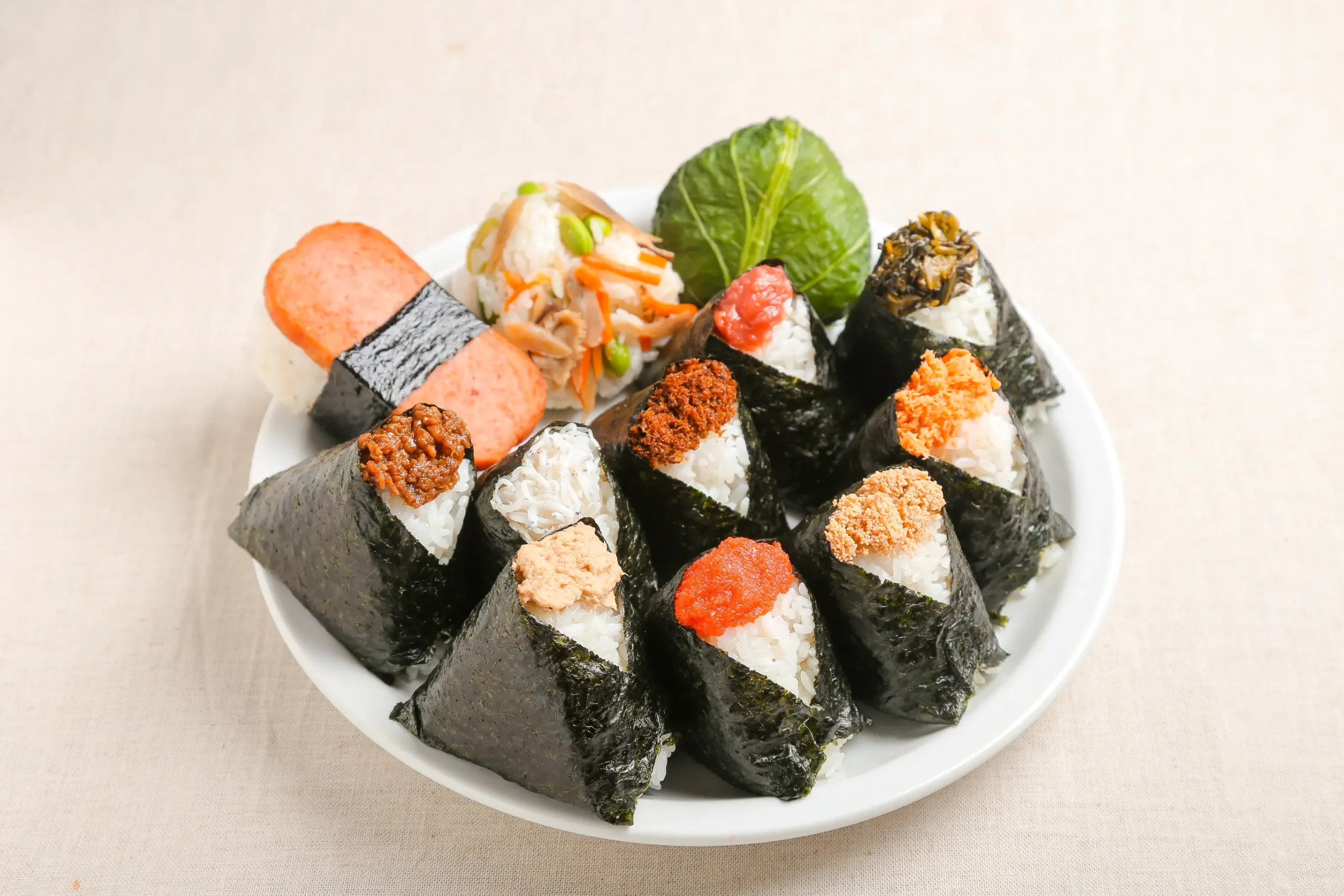 梅田で話題のおにぎり屋さん9選。イートイン可、早朝営業、人気店をセレクト