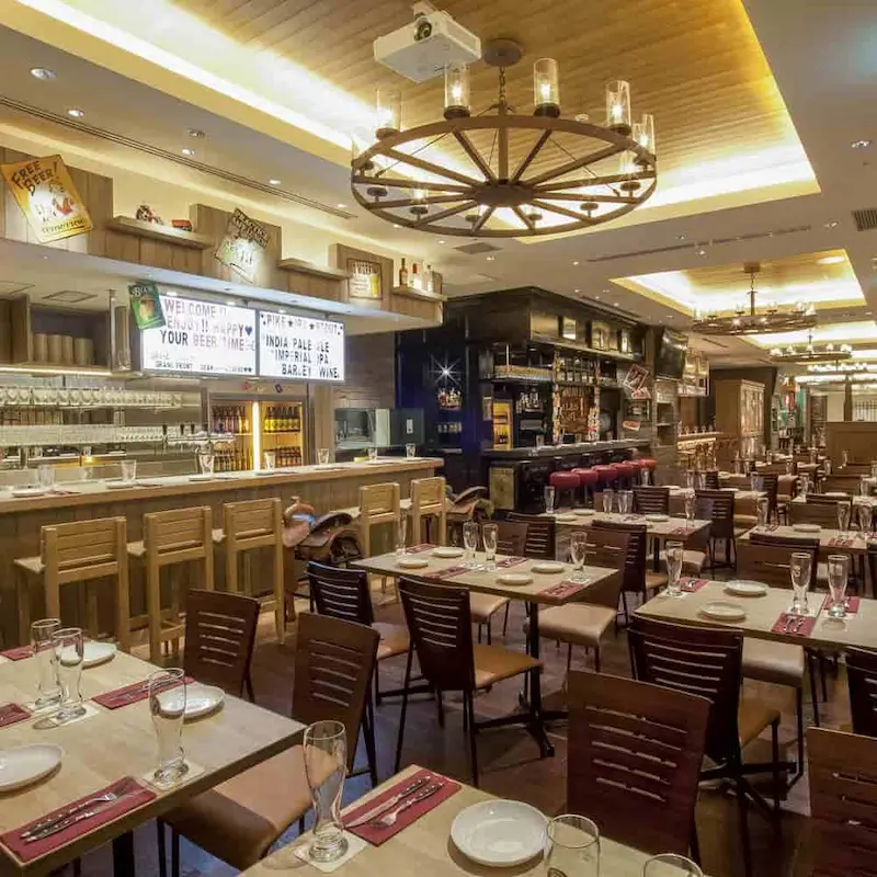 世界のビール博物館 グランフロント大阪店の外国のような内観