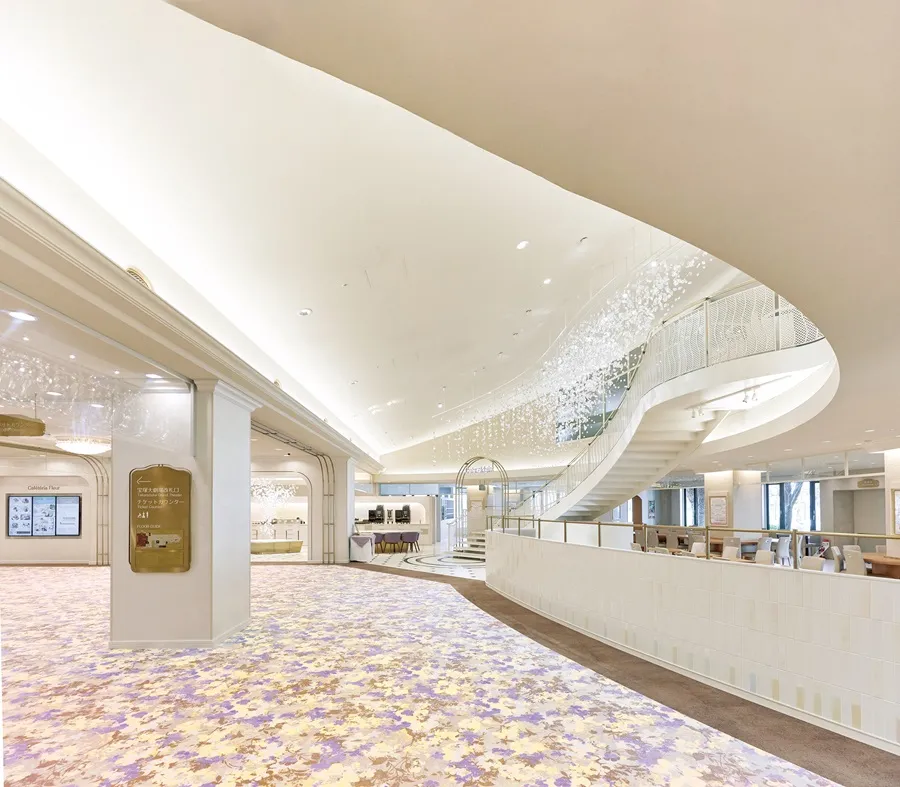 宝塚大劇場のリニューアルされたエントランス