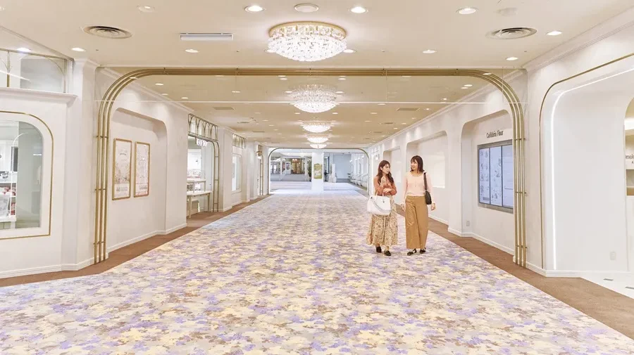 宝塚大劇場のリニューアルされた通路